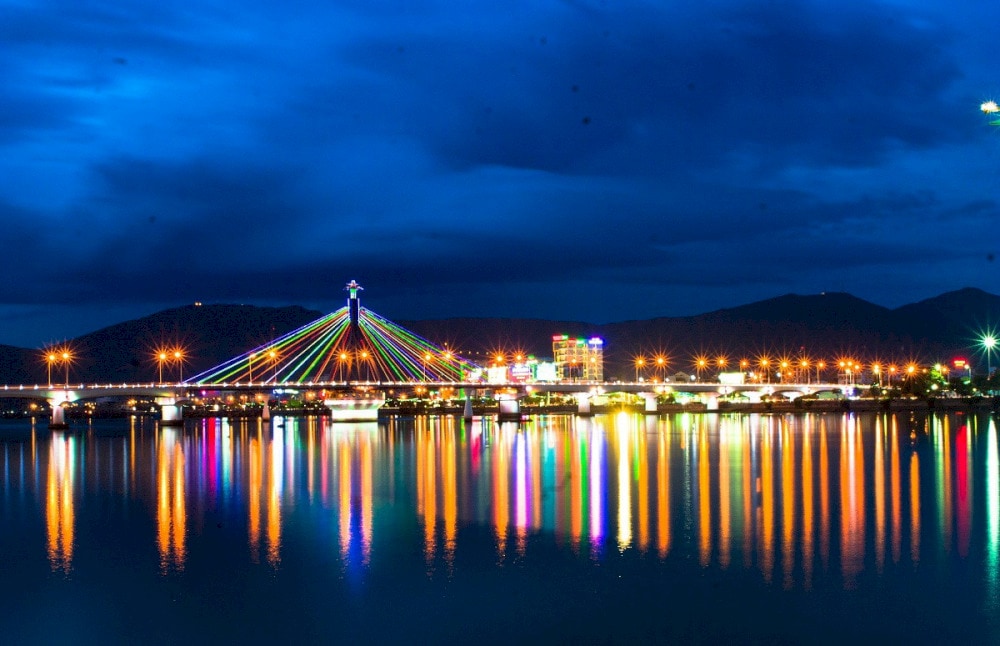 The majesty and intricate design of the Han River Bridge from a higher vantage point
